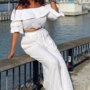 White Casual Women's Set Off-The-Shoulder Crop Top & Pants Set